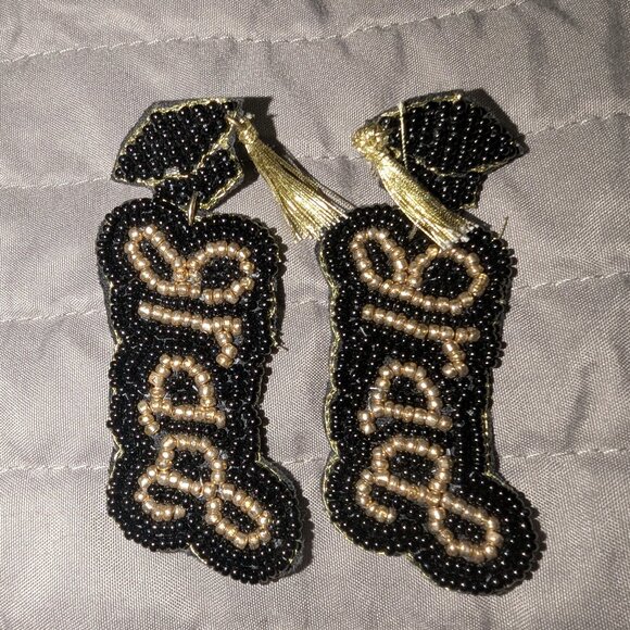 FREE with $10+ Bundle  ~ Beaded Graduation Earrings 4408 - Picture 1 of 2